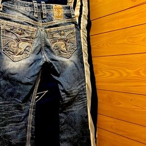 I’m selling a buckle pant rock revivals